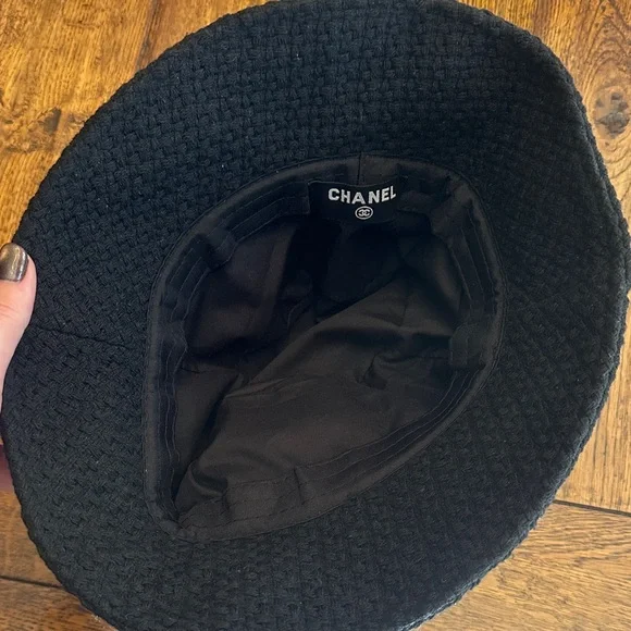Dhgate Black and White Textured Bucket Hat - Picture 3 of 4